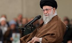 الخامنئي يوافق على تخفيف عقوبات عدد من المحكومين
